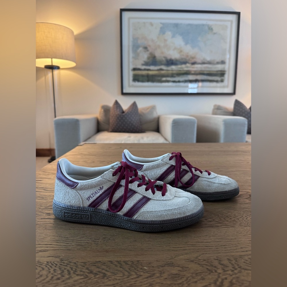 Adidas Handball Spezial Sneakers in Off-white/Collegiate Burgundy